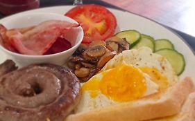 Edladleni Guesthouse Quigney